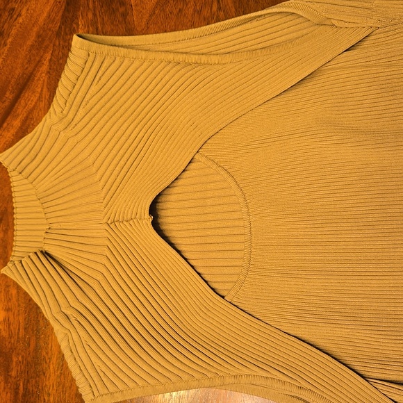 White House Black Market Beige Cutout Top - Picture 6 of 10